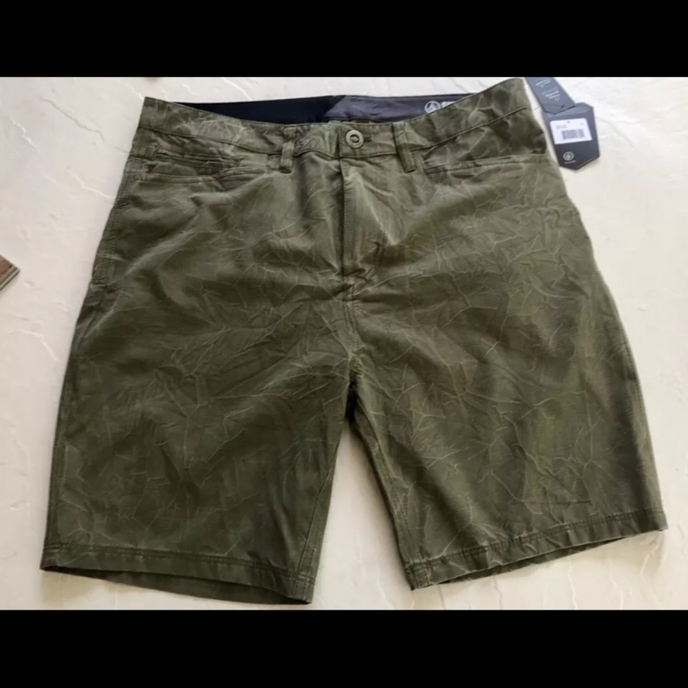 NEW NWT Men’s Green Volcom Surf N Turf Shorts - 33